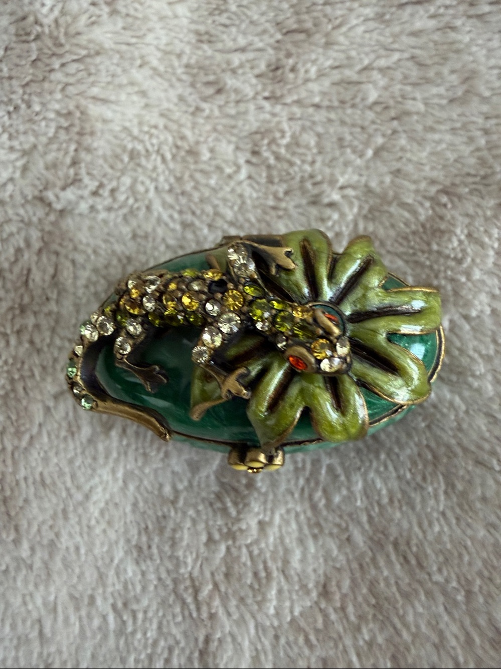 Jay Strongwater oval Green Enamel and Crystal Salamander Trinket Box